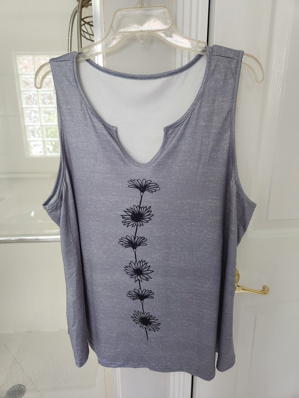 Women’s XXL Gray Floral Notch-Neck Tank Top